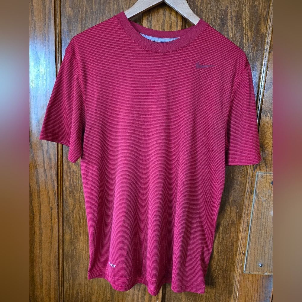 Nike Men's Dri Fit Striped Red Short Sleeve Tee